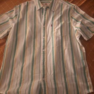 Short sleeve button down Levi’s